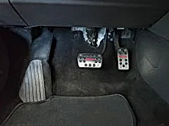 Ford Focus Uyumlu 2010-2019 Pedal Seti Kırmızı Yazılı Otomatik
