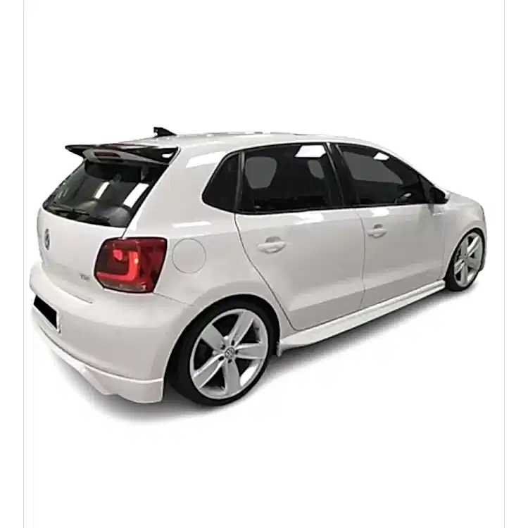 Volkswagen Polo (2010 - 2017) Arası Aero Yan Marşpiyel Seti (VAKUM) Parlak Siyah Boyalıdır